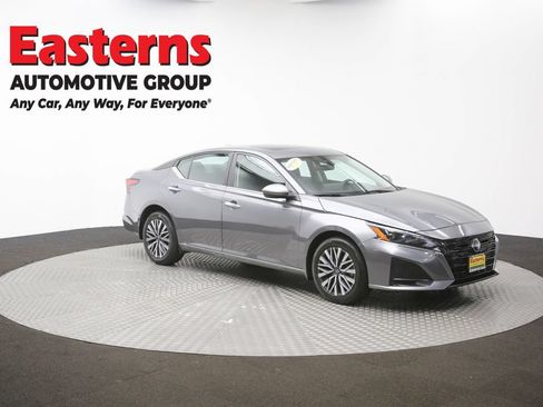 Used 2024 Nissan Altima 2.5 SV w/ SV Premium Package AWD/4WD image 45
