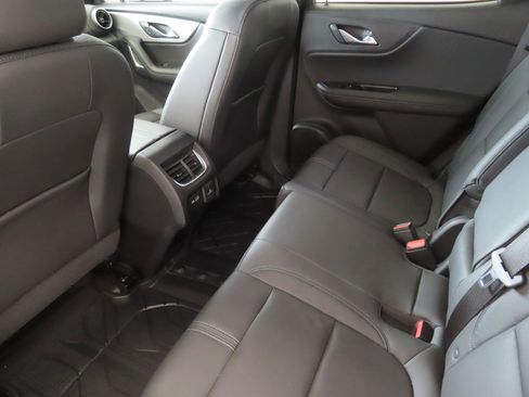 Used 2022 Chevrolet Blazer LT w/ Sound & Technology Package FWD image 23