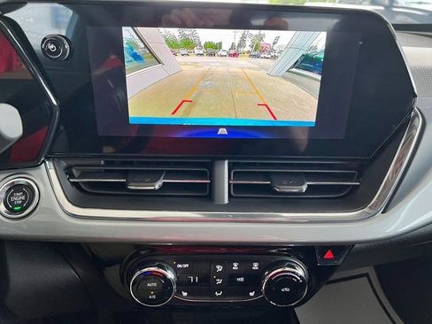 New 2025 Chevrolet Trax LT w/ Sunroof Package image 22