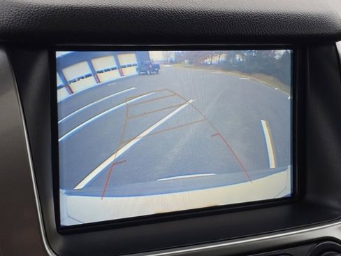 Used 2019 Chevrolet Suburban LT image 8