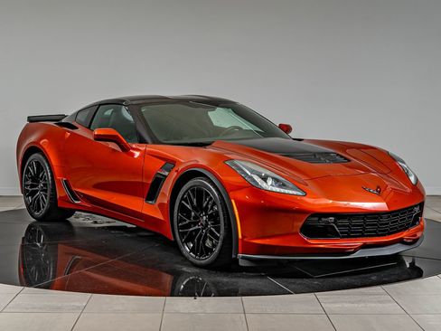 Used 2016 Chevrolet Corvette Z06 w/ 3LZ Preferred Equipment Group RWD image 3