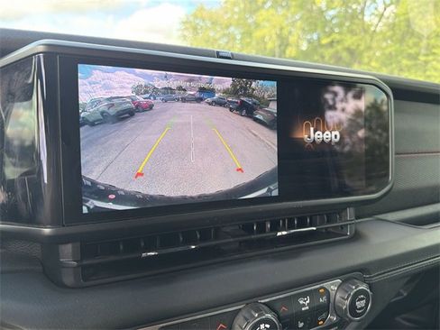 Used 2024 Jeep Wrangler Unlimited Rubicon w/ Convenience Group image 14