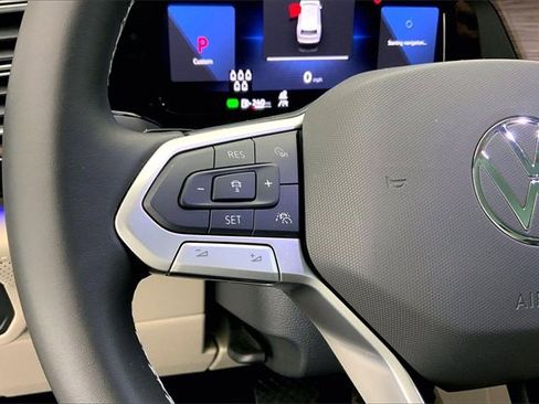 Used 2025 Volkswagen Atlas SEL image 18