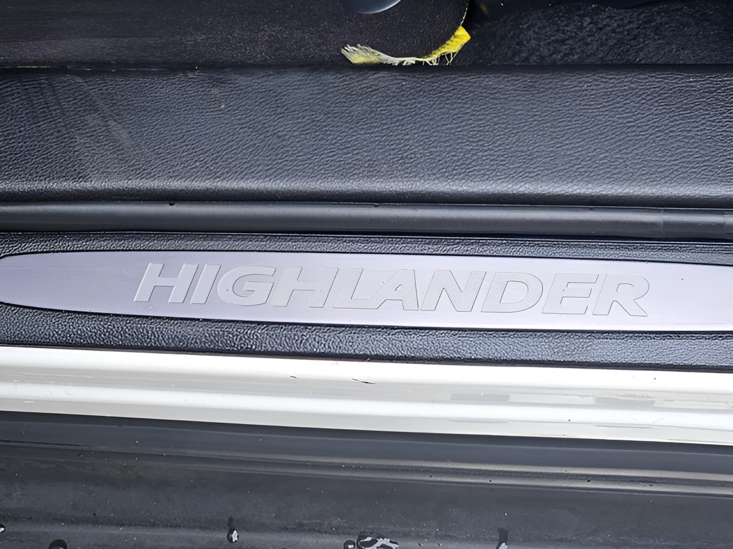 Used 2019 Toyota Highlander Limited FWD image 35