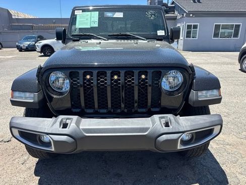 Used 2022 Jeep Gladiator Sport AWD/4WD image 2