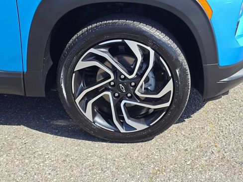 Used 2025 Chevrolet TrailBlazer RS w/ Convenience Package AWD/4WD image 9