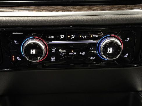 Used 2025 GMC Sierra 1500 Elevation image 19