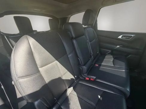 Used 2015 Nissan Pathfinder Platinum FWD image 31