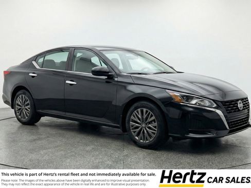 Used 2025 Nissan Altima 2.5 SV FWD image 1