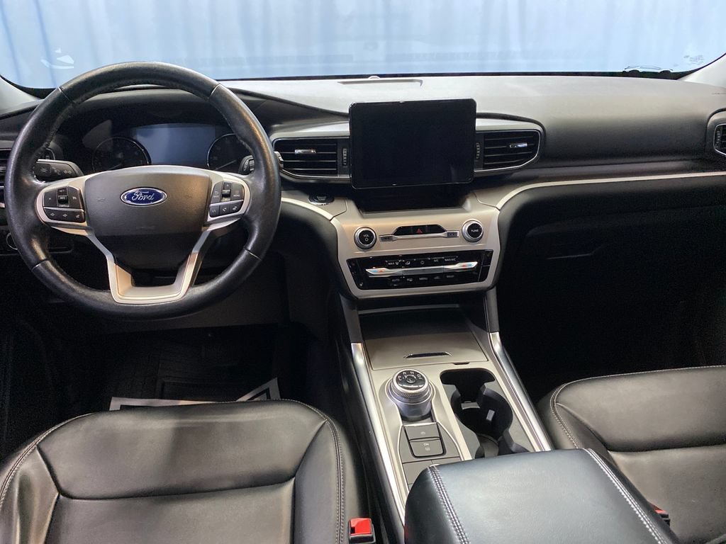 Used 2022 Ford Explorer XLT w/ Equipment Group 202A AWD/4WD image 31