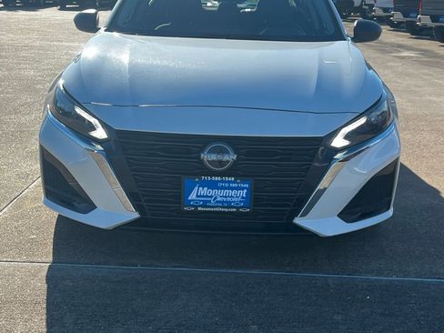 Used 2024 Nissan Altima 2.5 SV image 5