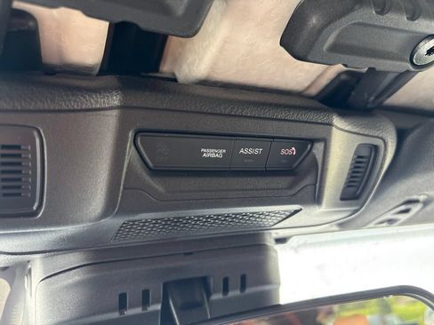 Used 2025 Jeep Wrangler Unlimited Sahara AWD/4WD image 18