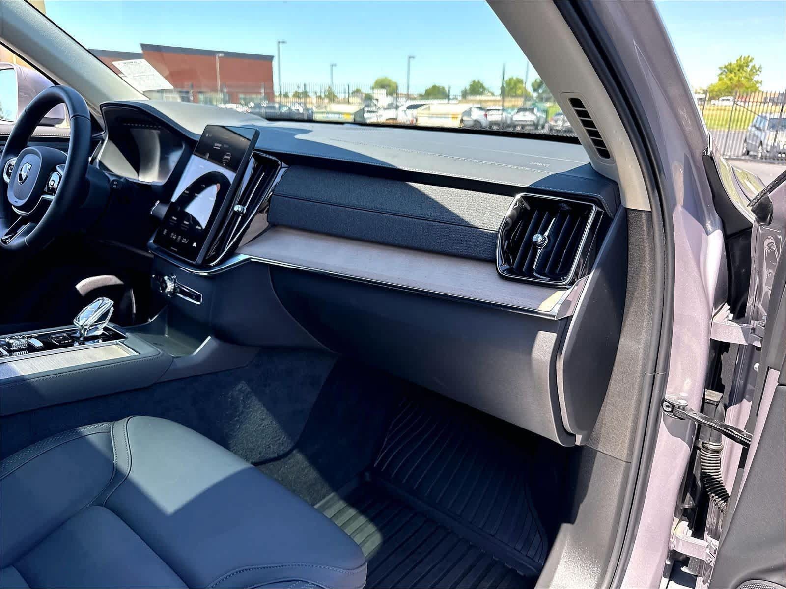 Used 2026 Volvo XC90 B5 Plus w/ Protection Package AWD/4WD image 19