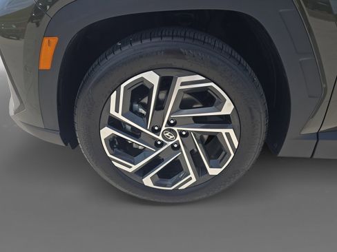 Certified 2025 Hyundai Tucson Limited FWD image 9