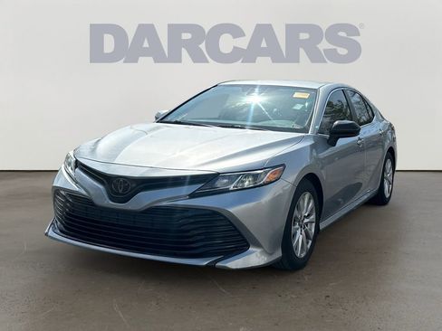 Used 2019 Toyota Camry LE image 3