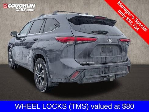 Used 2022 Toyota Highlander XLE image 6
