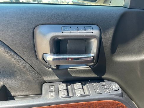 Used 2018 GMC Sierra 1500 SLT w/ Enhanced Driver Alert Package RWD image 9