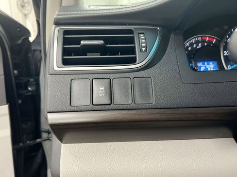 Used 2015 Toyota Camry LE image 18