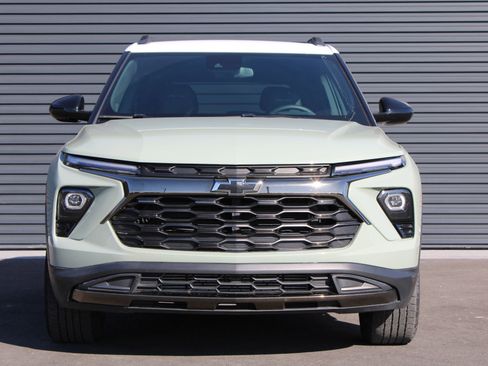 Used 2024 Chevrolet TrailBlazer ACTIV w/ Driver Confidence Package image 2