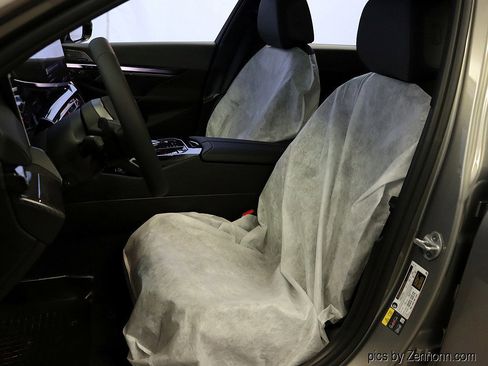 Used 2026 BMW 550e xDrive image 12