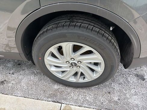 New 2026 Lincoln Corsair Premiere image 6