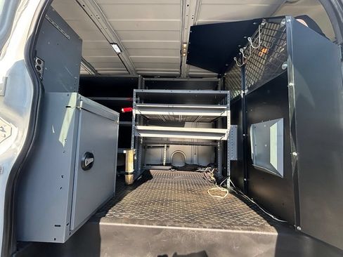 Used 2015 Chevrolet Express 2500 RWD image 18