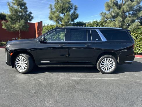 Used 2024 Cadillac Escalade ESV Luxury image 3