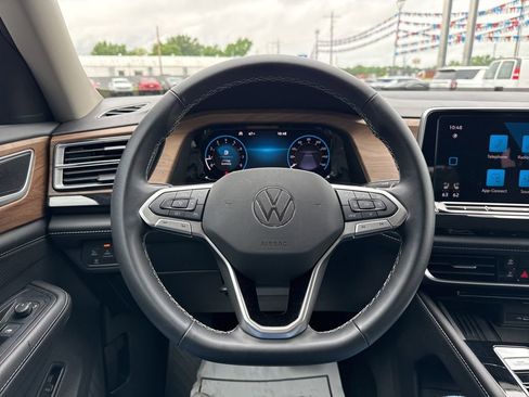 Used 2025 Volkswagen Atlas SE FWD image 14