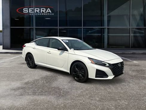 Used 2024 Nissan Altima 2.5 SR AWD/4WD image 7