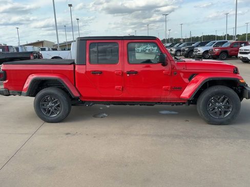 New 2024 Jeep Gladiator Sport image 9