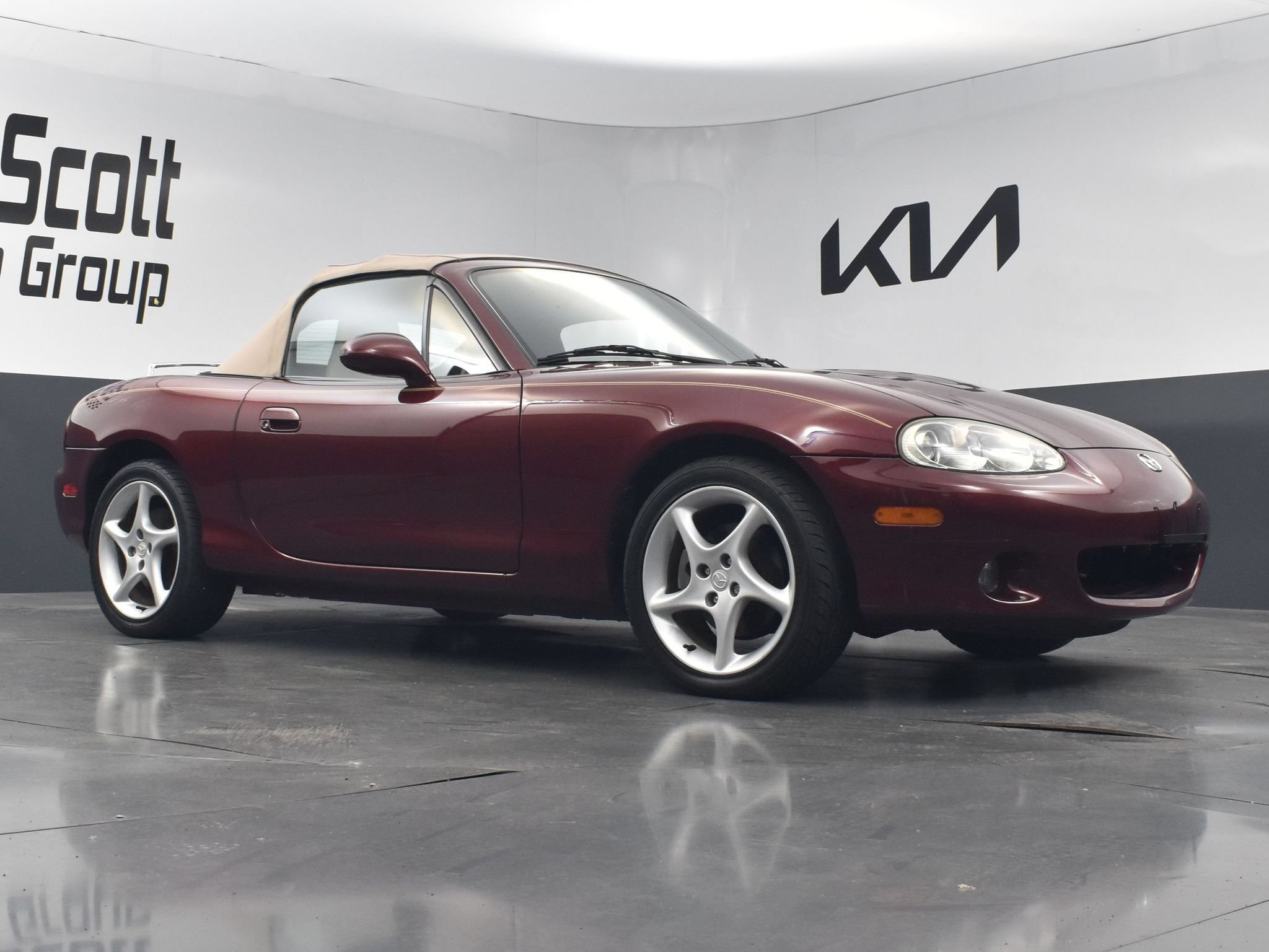 Used 2003 MAZDA MX-5 Miata RWD image 23