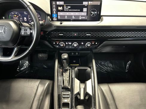 Used 2023 Honda Accord Touring image 12