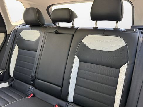 New 2026 Volkswagen Taos SEL AWD/4WD image 12