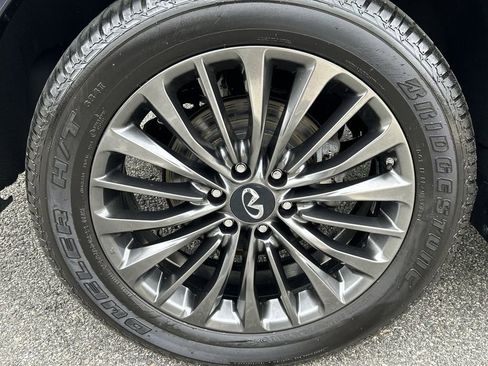 Certified 2024 INFINITI QX80 Premium Select w/ All-Season Package image 12