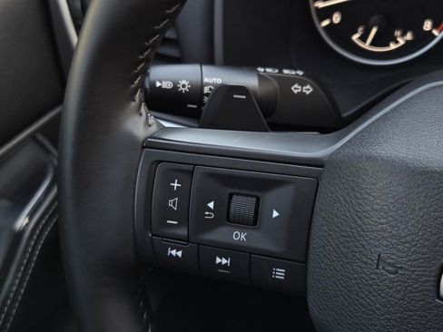 Used 2025 Nissan Rogue SV image 26