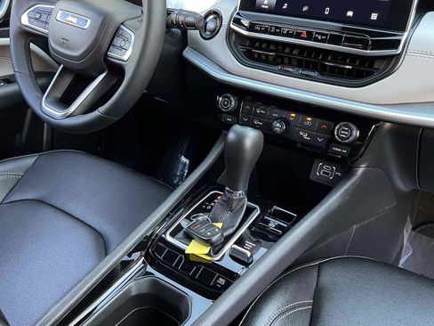 Used 2025 Jeep Compass Limited AWD/4WD image 25