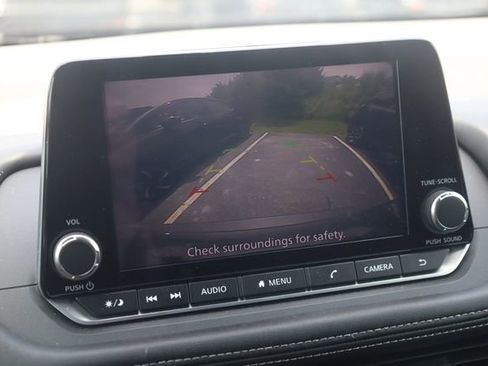 Used 2023 Nissan Rogue S FWD image 16