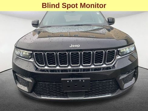 Used 2024 Jeep Grand Cherokee Laredo image 4