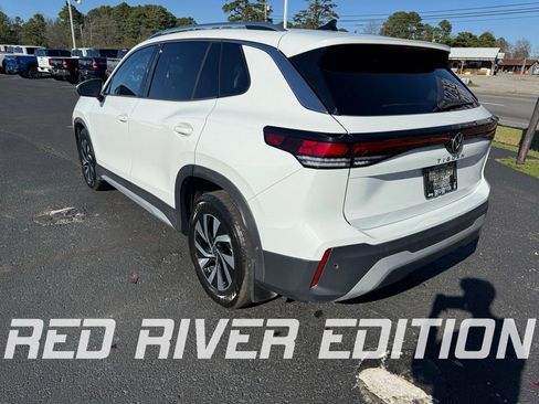 Used 2025 Volkswagen Tiguan S image 7