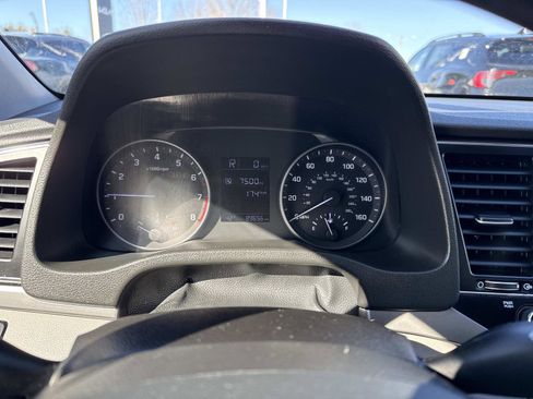 Used 2017 Hyundai Elantra SE image 32