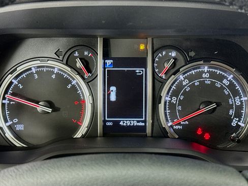 Certified 2024 Toyota 4Runner TRD Off-Road Premium AWD/4WD image 12