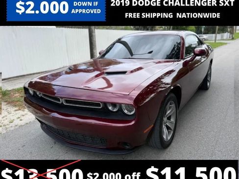 Used 2019 Dodge Challenger SXT RWD image 2