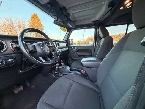 Used 2022 Jeep Gladiator Willys image 7