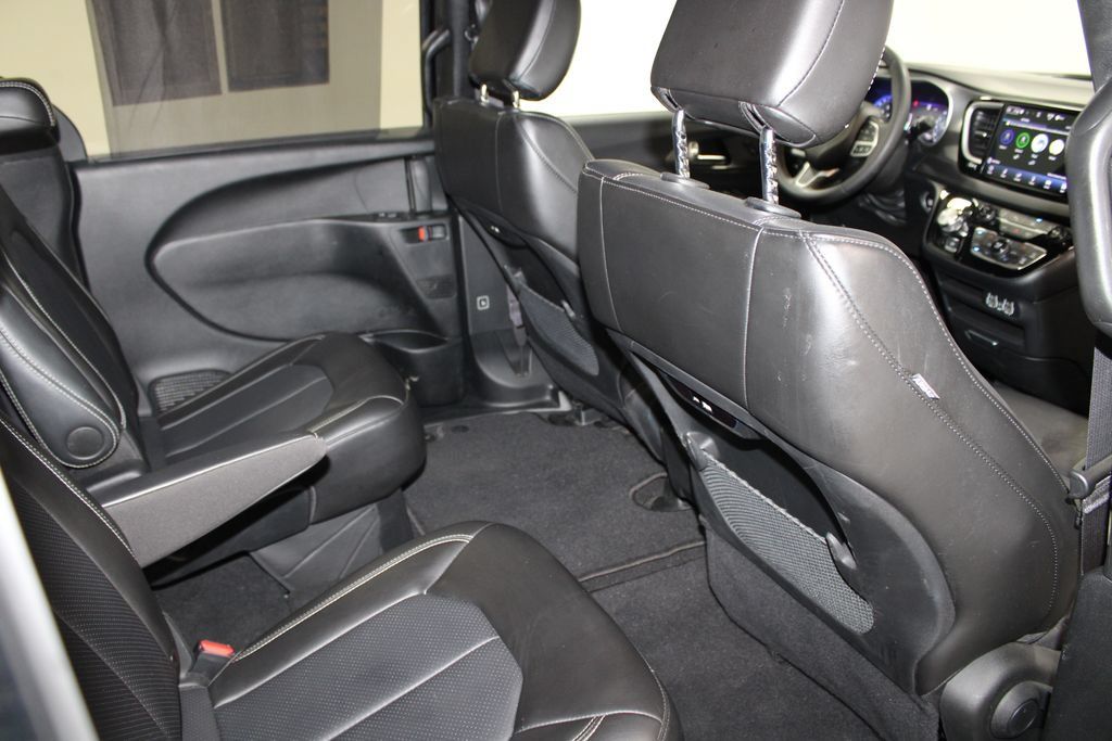 Used 2025 Chrysler Pacifica Select FWD image 33