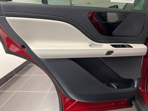 New 2026 Lincoln Aviator AWD image 36