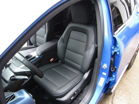 Used 2024 Chevrolet Equinox EV LT image 32