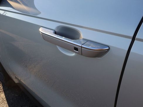 New 2026 Kia Carnival EX image 13