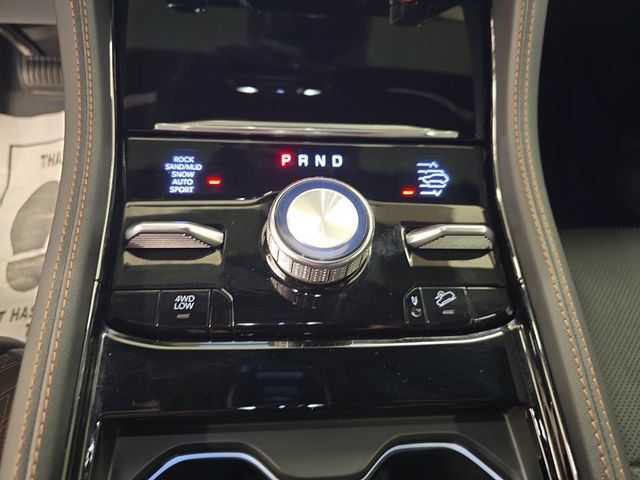 Used 2024 Jeep Grand Cherokee Summit AWD/4WD image 28