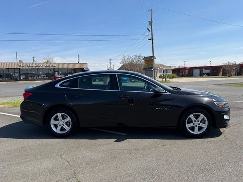 Used 2023 Chevrolet Malibu LT image 2