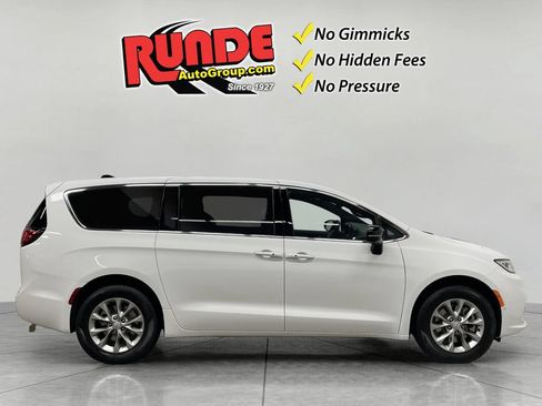 New 2026 Chrysler Pacifica Select AWD/4WD image 6
